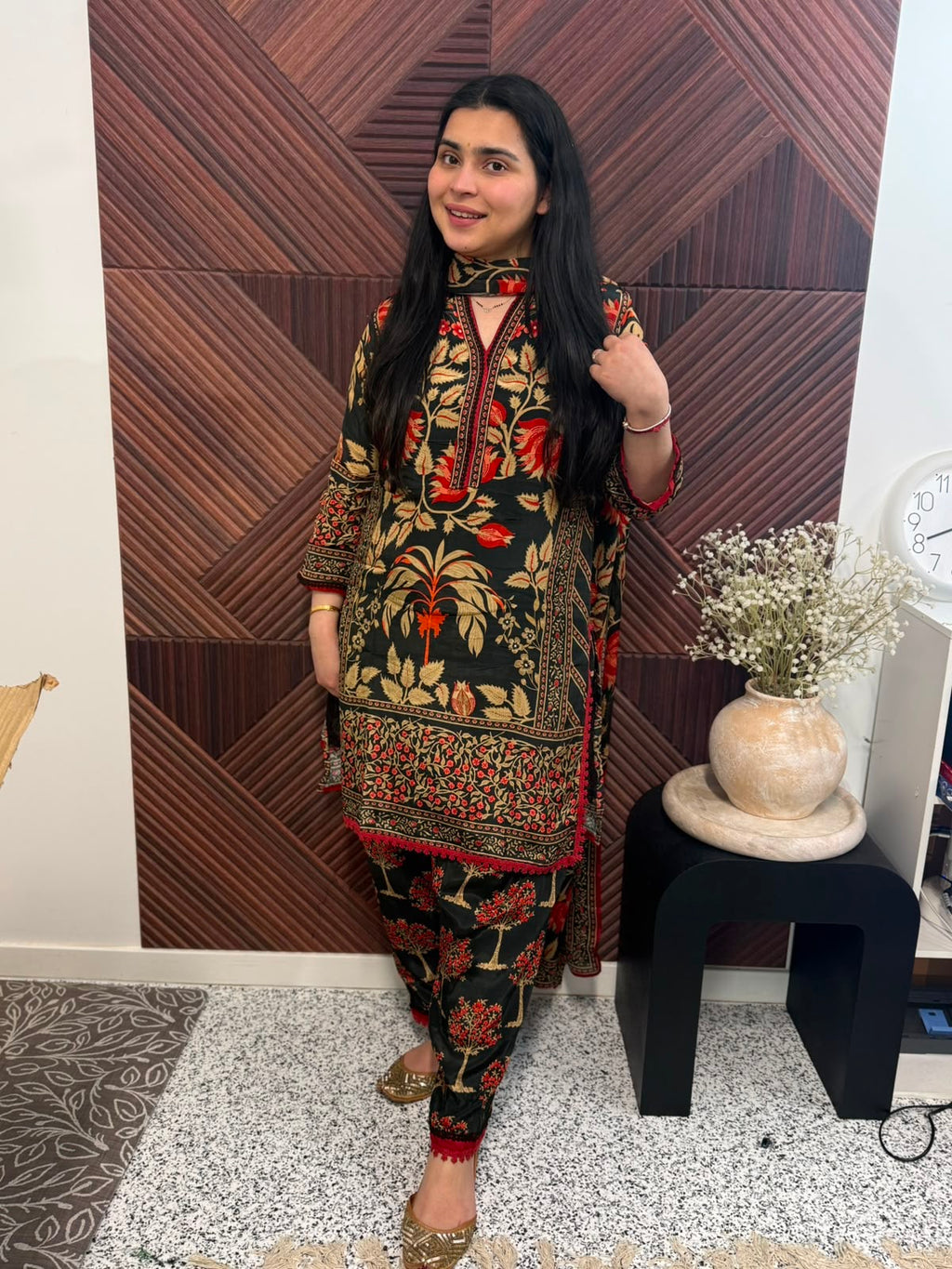 Taniya (Black)