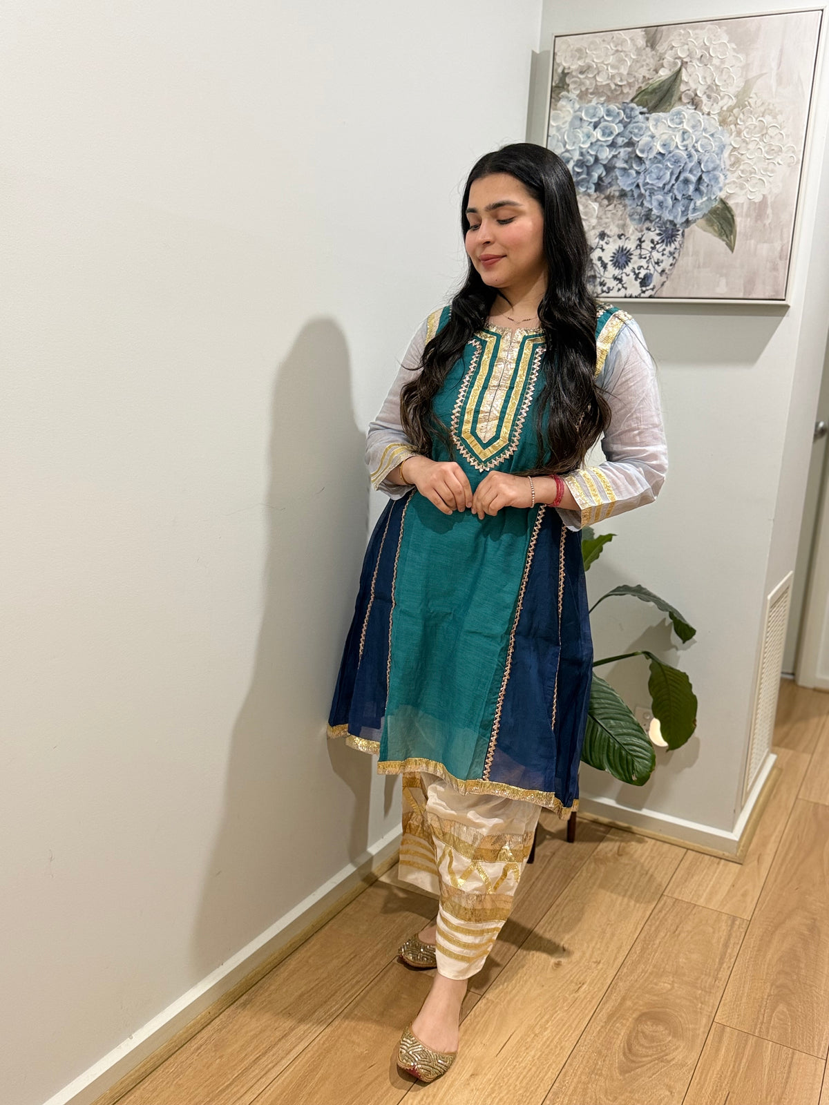 Kareena Viral Suit