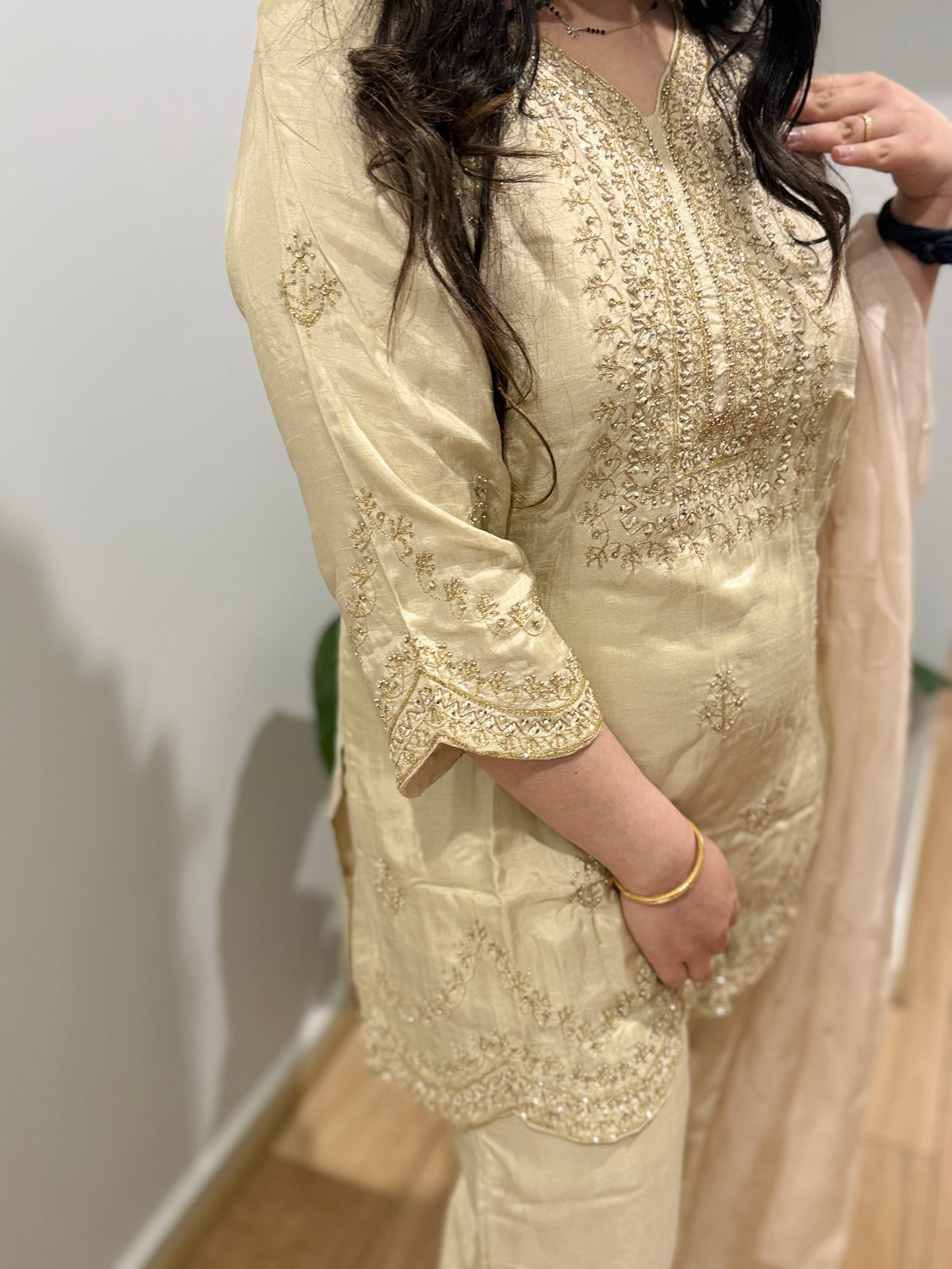 Aanya (Off-White)