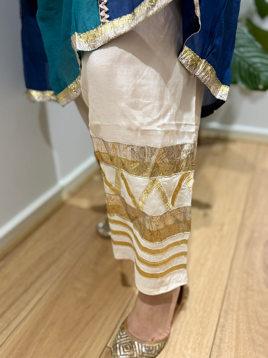 Kareena Viral Suit