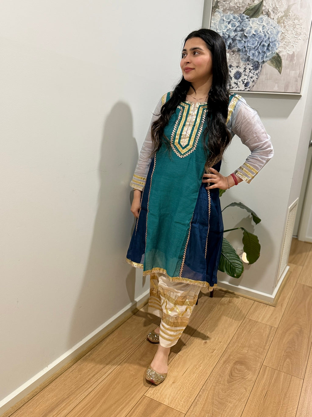 Kareena Viral Suit